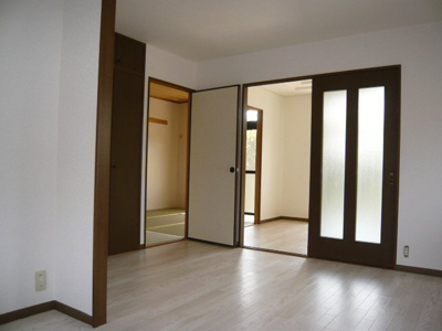 【居間・リビング】 | ＳＵＥ　ＳＴＡＴＩＯＮハイツ | リビング