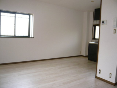 【居間・リビング】 | ＳＵＥ　ＳＴＡＴＩＯＮハイツ | リビング