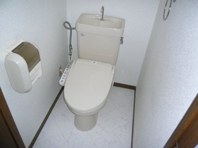 【トイレ】 | ＳＵＥ　ＳＴＡＴＩＯＮハイツ | シャワー付トイレ