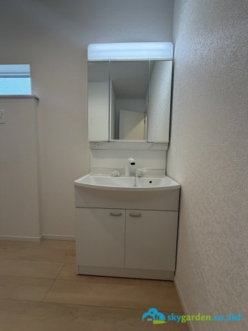 平塚市御殿第18Ⅰ期4棟　新築戸建　全8棟3号棟の独立洗面台