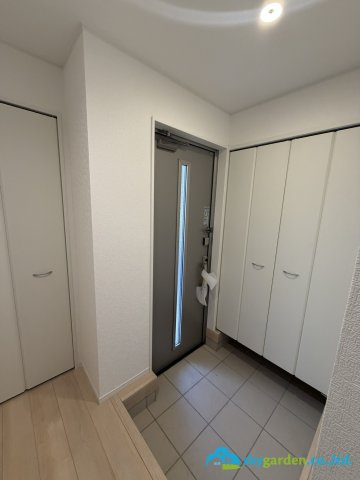 平塚市御殿第18Ⅰ期4棟　新築戸建　全8棟3号棟の玄関