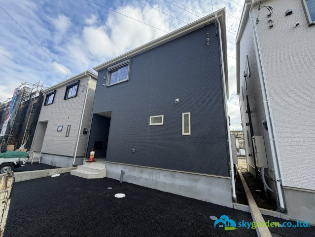 平塚市御殿第18Ⅰ期4棟　新築戸建　全8棟3号棟の前面道路含む現地写真