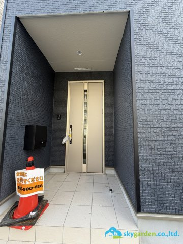 平塚市御殿第18Ⅰ期4棟　新築戸建　全8棟3号棟の玄関