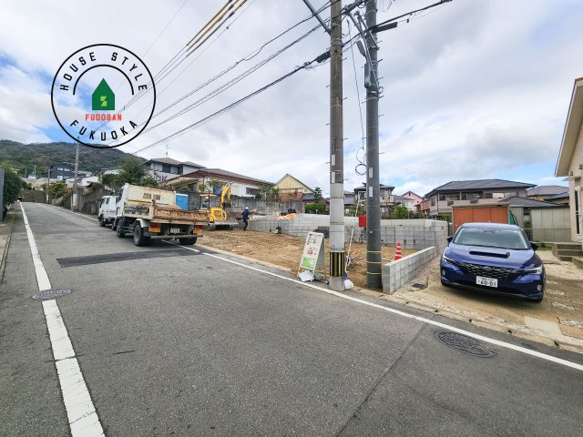 福岡市西区野方5丁目第15-2棟（1号棟）の前面道路含む現地写真|見学の時間などお気軽にお問い合わせ下さい。