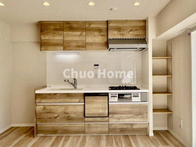 ダイアパレス大島のキッチン|ワイドで収納豊富なシステムキッチン