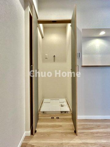 ダイアパレス大島のランドリースペース|【ランドリースペース】担当者がスケールを持ち歩いておりますので、ご見学時には現在お使いの洗濯機などがきちんと収まるかなどもチェックして下さい。見学前に測っておくと非常に便利だと思います。