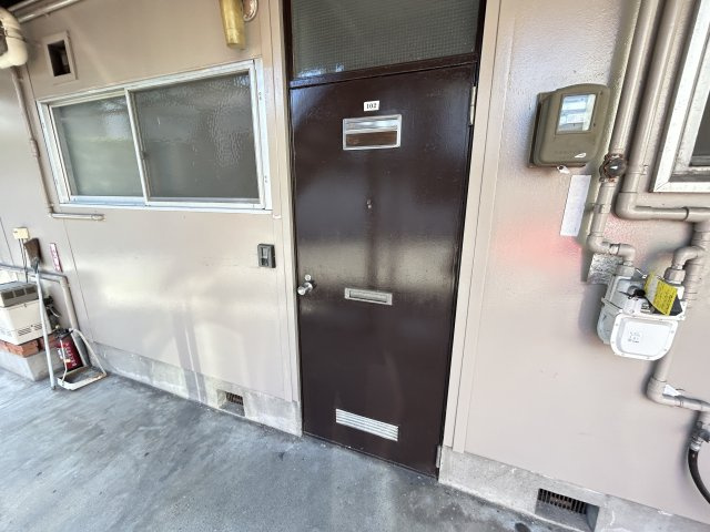 コーポ原の玄関