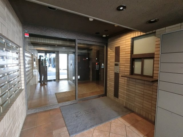 レジディア行徳のエントランス