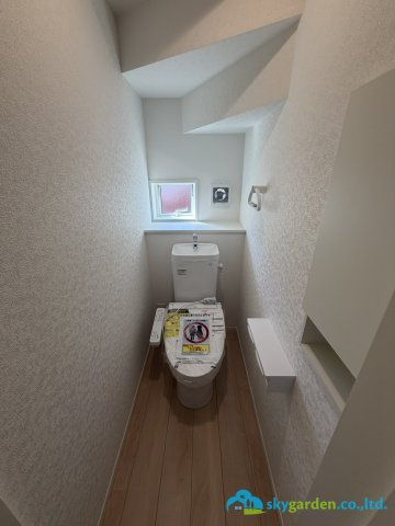 平塚市御殿第18Ⅰ期4棟　新築戸建　全8棟1号棟のトイレ