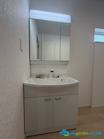 平塚市御殿第18Ⅰ期4棟　新築戸建　全8棟1号棟の独立洗面台