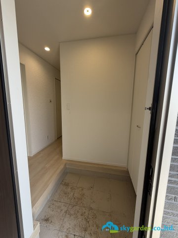 平塚市御殿第18Ⅰ期4棟　新築戸建　全8棟1号棟の玄関