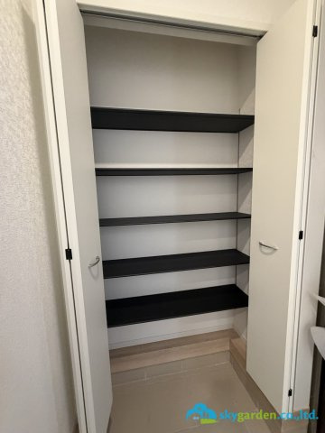 平塚市御殿第18Ⅰ期4棟　新築戸建　全8棟1号棟の玄関