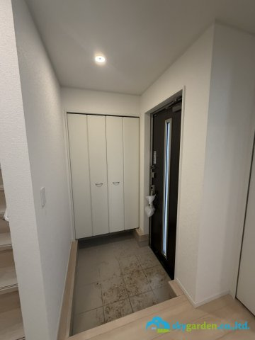 平塚市御殿第18Ⅰ期4棟　新築戸建　全8棟1号棟の玄関