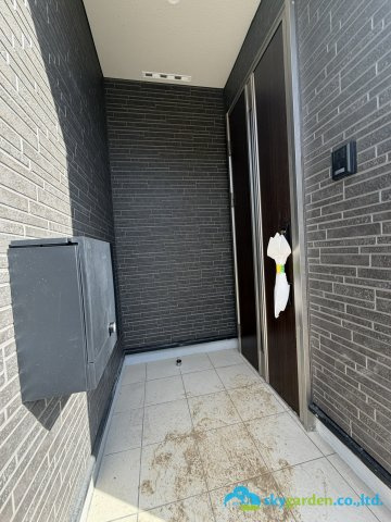 平塚市御殿第18Ⅰ期4棟　新築戸建　全8棟1号棟の玄関