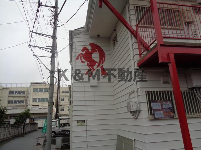 ホワイトベースのエントランス|清潔なエントランスです