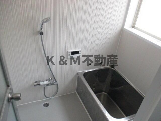 ホワイトベースの浴室|お風呂です