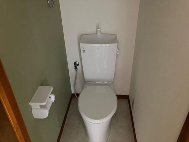川崎市多摩区栗谷３丁目のアパートのトイレ|バストイレ別で快適
