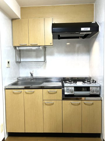 コンフォート東麻布のキッチン|コンパクトなキッチンで掃除もラクラク
2口ガスコンロ・グリル付き