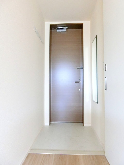 関町北２丁目メゾンの玄関|★ゆとりの玄関スペース、ダブルロック、ドアガード付き★