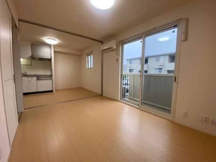 レザン長根　Ａの居間・リビング|ゆったりとした居間です