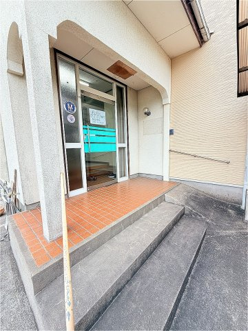 高橋店舗のエントランス