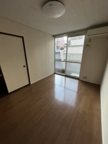 サンコーポ氷川の居間・リビング