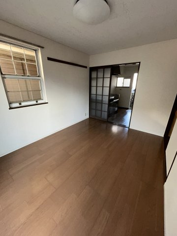 サンコーポ氷川の居間・リビング