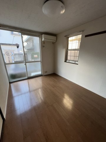 サンコーポ氷川の居間・リビング