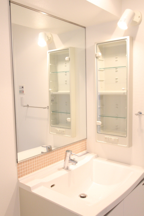 プライムアーバン亀有の独立洗面台|カラー参照※参考写真