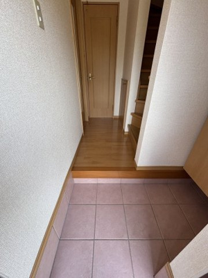 【玄関】 | RHB御成台F | ※同物件・反転タイプの写真です。