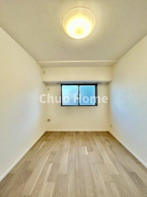 【寝室】 | エクセレント船堀 | 【寝室】心と体をゆったりと安らげる主寝室。寝室のゆとりが大きい分だけ、暮らしの安らぎは深まります。一日の疲れを癒すだけでなく、ご夫婦の親密な語らいを紡ぎ出します