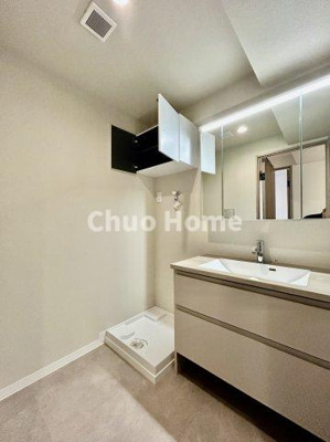 【ランドリースペース】 | エクセレント船堀 | 【ランドリースペース】担当者がスケールを持ち歩いておりますので、ご見学時には現在お使いの洗濯機などがきちんと収まるかなどもチェックして下さい。見学前に測っておくと非常に便利だと思います。