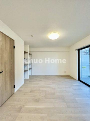 【洋室】 | エクセレント船堀 | 【洋室】快適に過ごす条件は、一人ひとり違います。だからこそ飾り過ぎないシンプルな内装と偏り過ぎないデザインで統一しております。居住していく中でオーナー様だけの【マイホーム】に創り上げて下さい