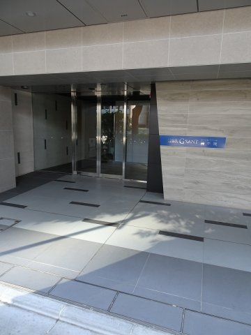 LIBR GRANT神楽坂のエントランス