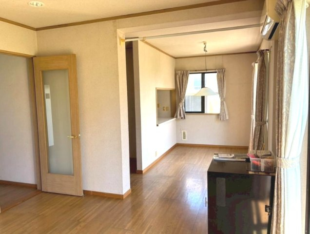 いすみ市大原台　平家中古戸建の居間・リビング|西武グリーンタウン分譲地 敷地約108坪 2LDK平屋 自然豊かな分譲地内  