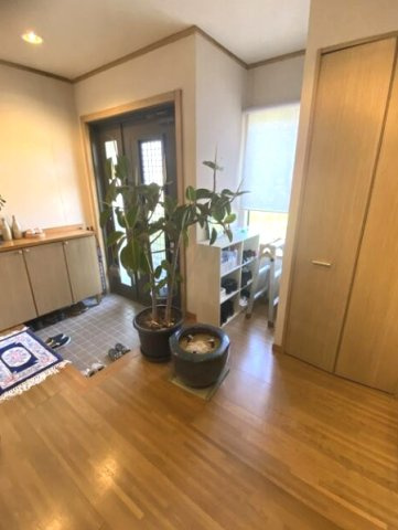 いすみ市大原台　平家中古戸建の玄関|西武グリーンタウン分譲地 敷地約108坪 2LDK平屋 自然豊かな分譲地内  