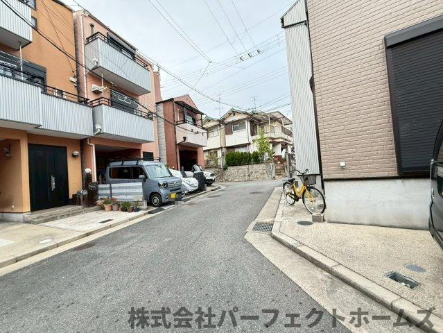 【前面道路含む現地写真】の画像