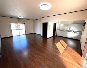 中古戸建の居間・リビング|こちらのリビングで趣味の時間をお楽しみください
