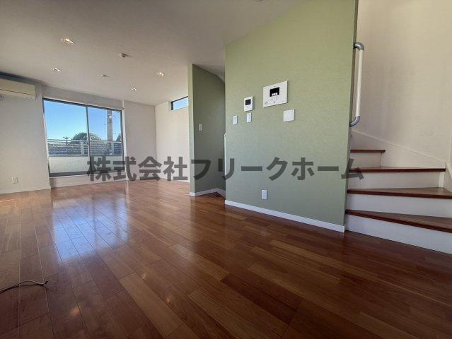 杉並区善福寺２丁目の一戸建ての居間・リビング