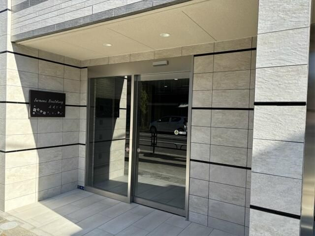 石見ビルのエントランス