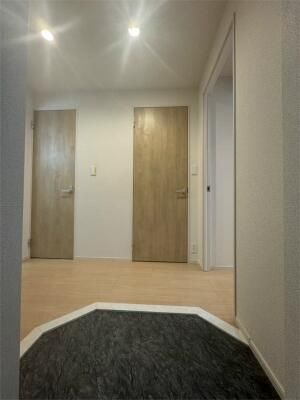 石見ビルの玄関