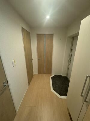 石見ビルの玄関