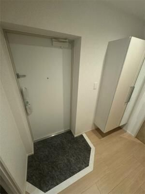 石見ビルの玄関