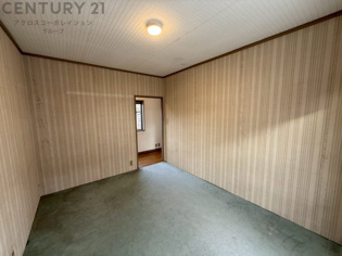 寝室…リラックスできるプライベート空間で、快適な睡眠をサポート。個人の好みに合わせたインテリアや寝具で心地良さを追求。プライベートな時間を過ごし、リフレッシュする場所におすすめです。