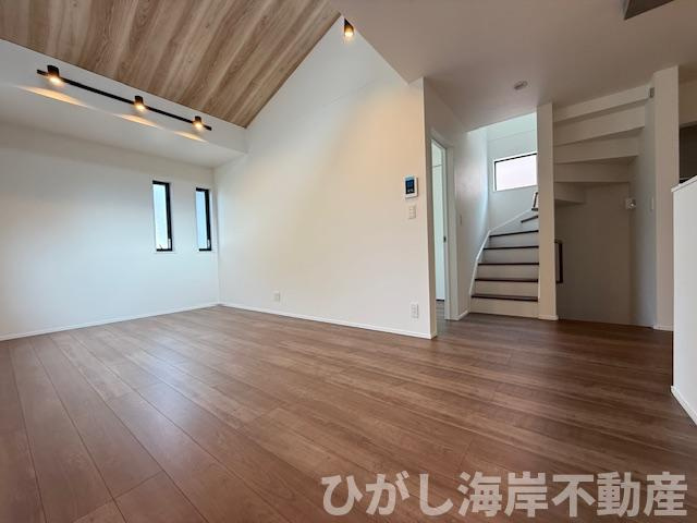 茅ヶ崎市南湖5丁目　新築戸建　全1棟の居間・リビング|18.5帖　LDK