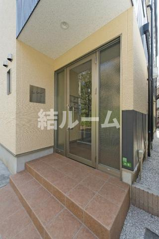 練馬区氷川台２丁目のアパートのエントランス