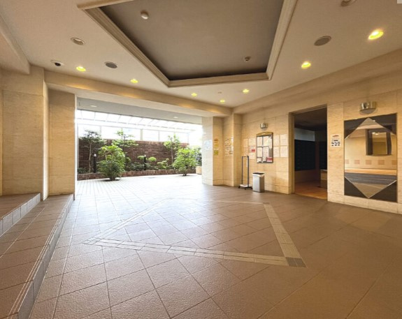 エンゼル大森グランディアのエントランス