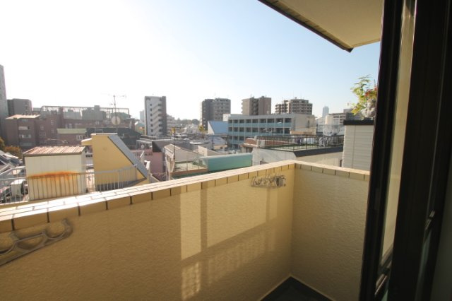【バルコニー】