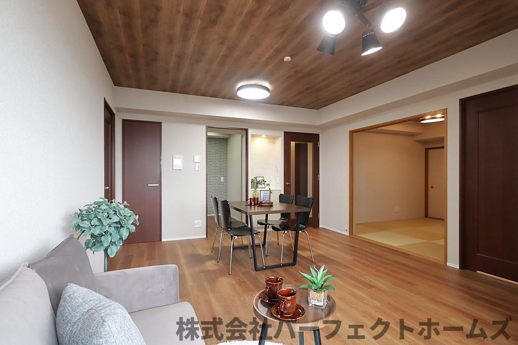 メロディーハイム香里ヶ丘ツインビューアルテアタワーの居間・リビング|ゆったり過ごせるリビングです