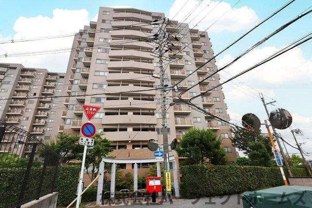 メロディーハイム香里ヶ丘ツインビューアルテアタワーの外観|落ち着いた雰囲気の外観です